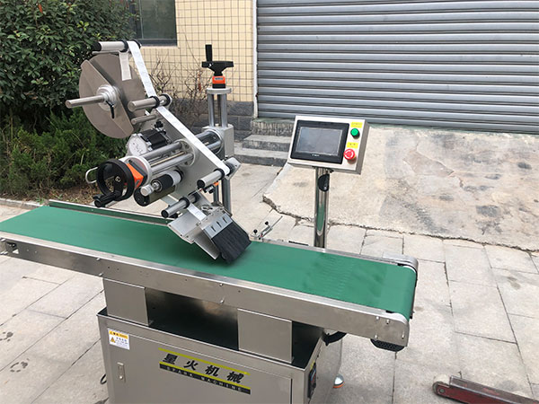 不干膠平面自動貼標(biāo)機細(xì)節(jié)展示